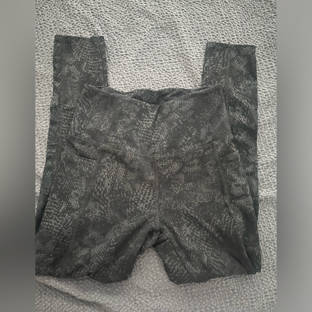 Snake print leggings